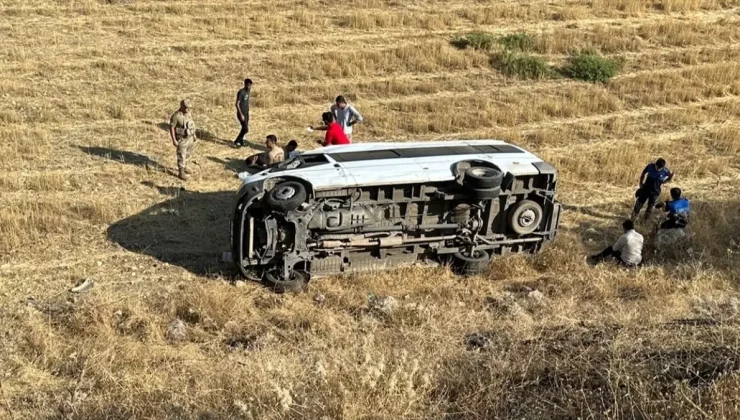 Şırnak’ta işçi taşıyan minibüs şarampole devrildi, 6 kişi yaralandı