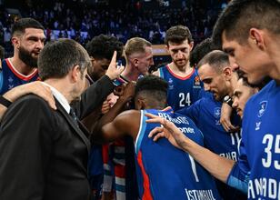 Anadolu Efes, 21. kez Kızılyıldızla karşı karşıya